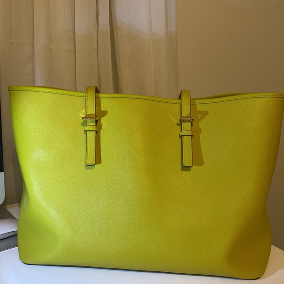 Barely used lime green MK tote bag - Picture 2 of 4